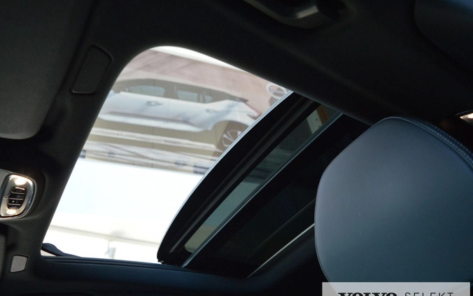Volvo S60 cena 184400 przebieg: 30782, rok produkcji 2020 z Poznań małe 562